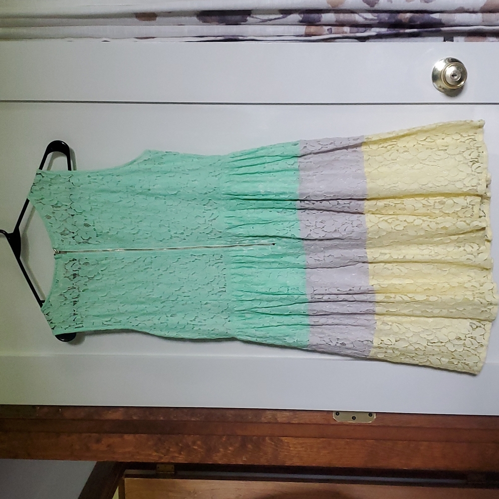 Dress - Picture 3 of 3